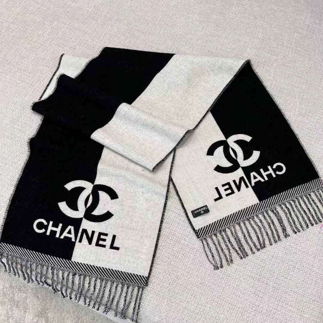 Chanel blocking scarf view 2