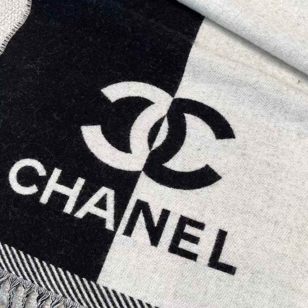 Chanel blocking scarf view 3