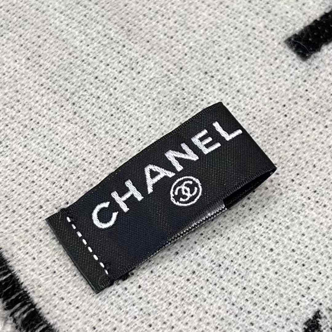 Chanel blocking scarf view 5