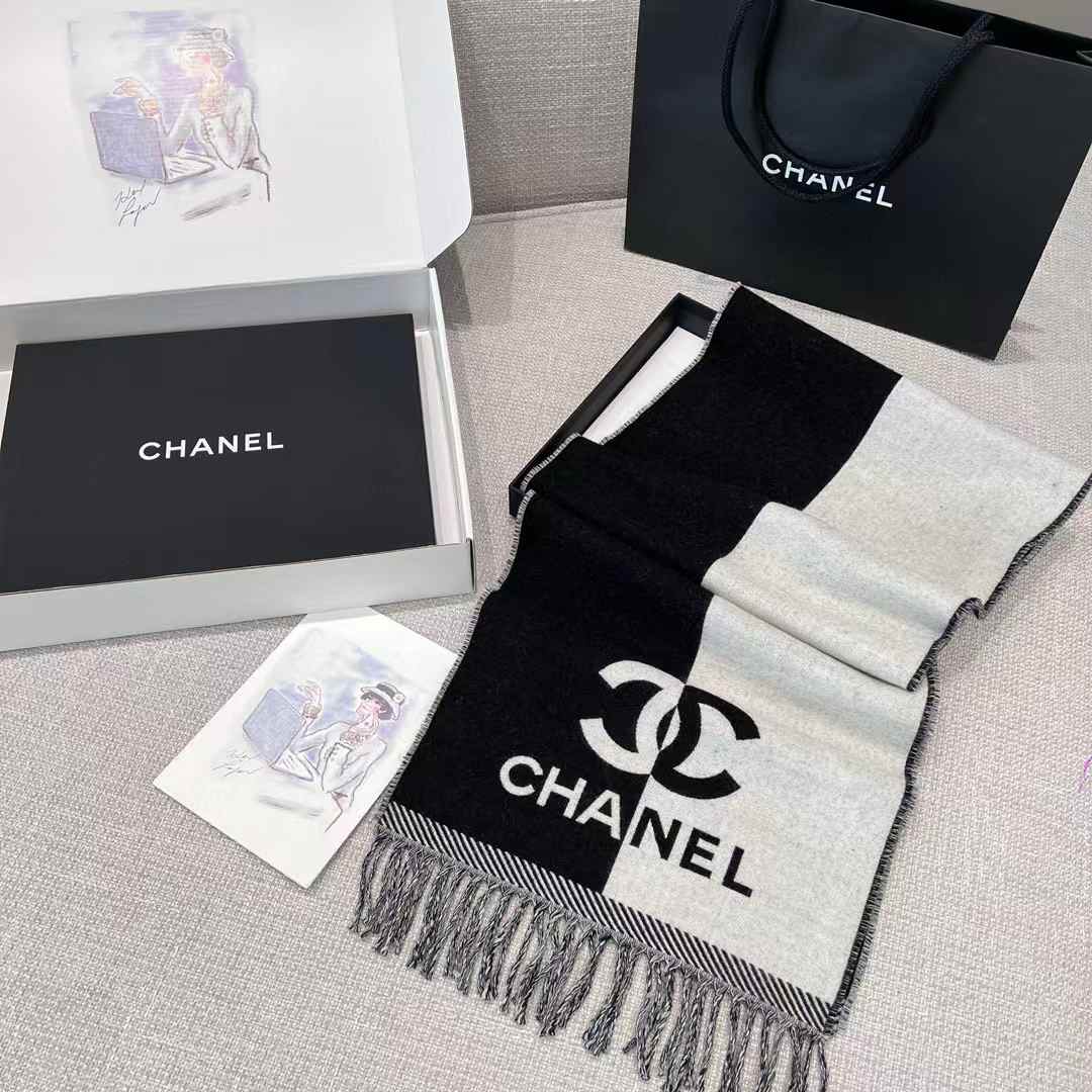 Chanel blocking scarf view 9