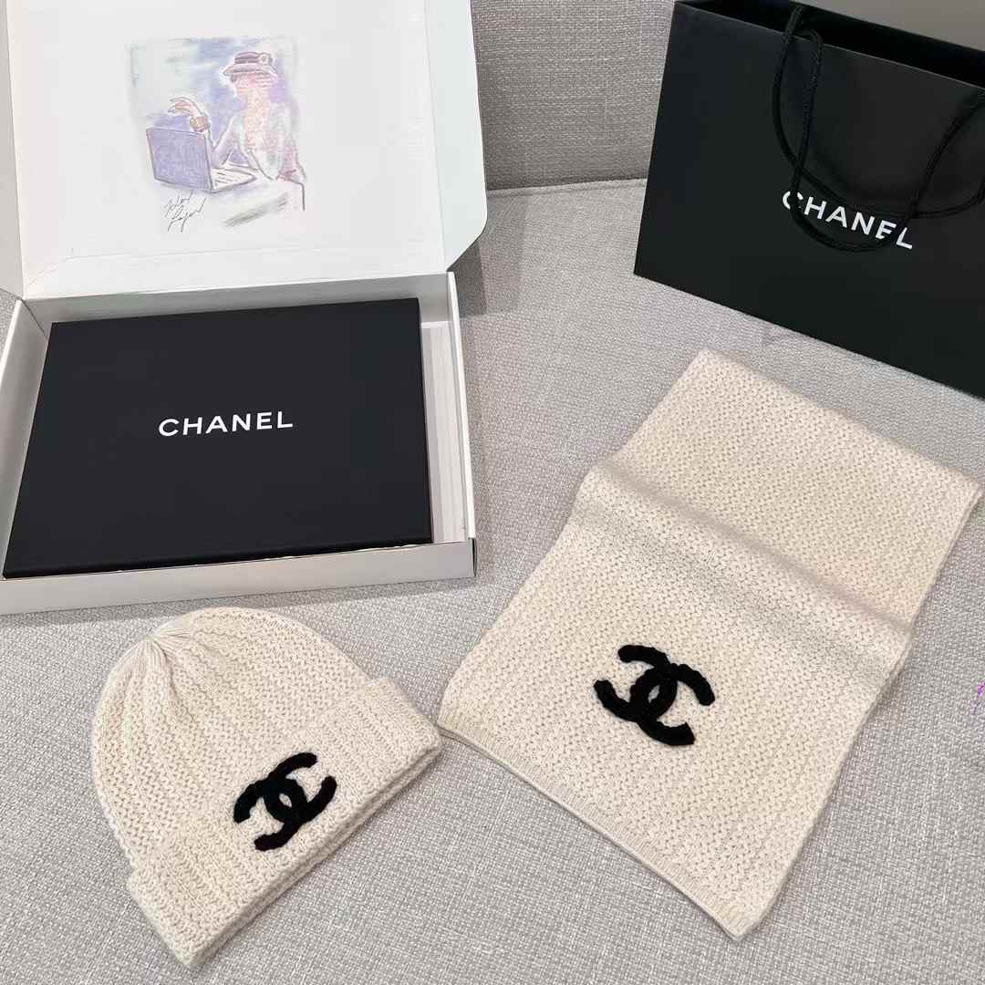 Chanel Ripple scarf & cold hat view 2