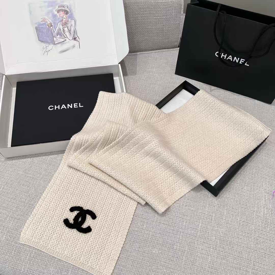 Chanel Ripple scarf & cold hat view 3