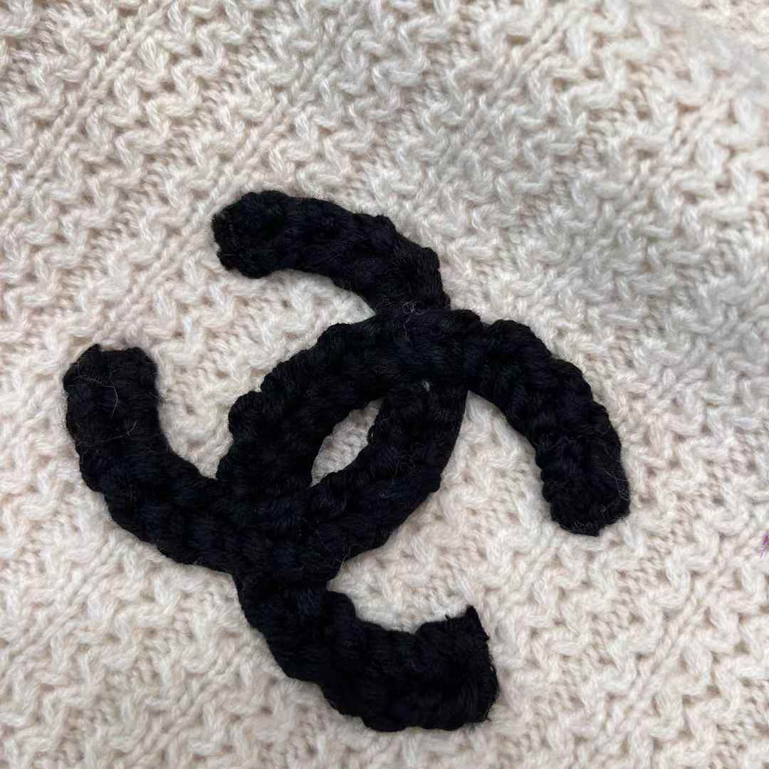 Chanel Ripple scarf & cold hat view 4