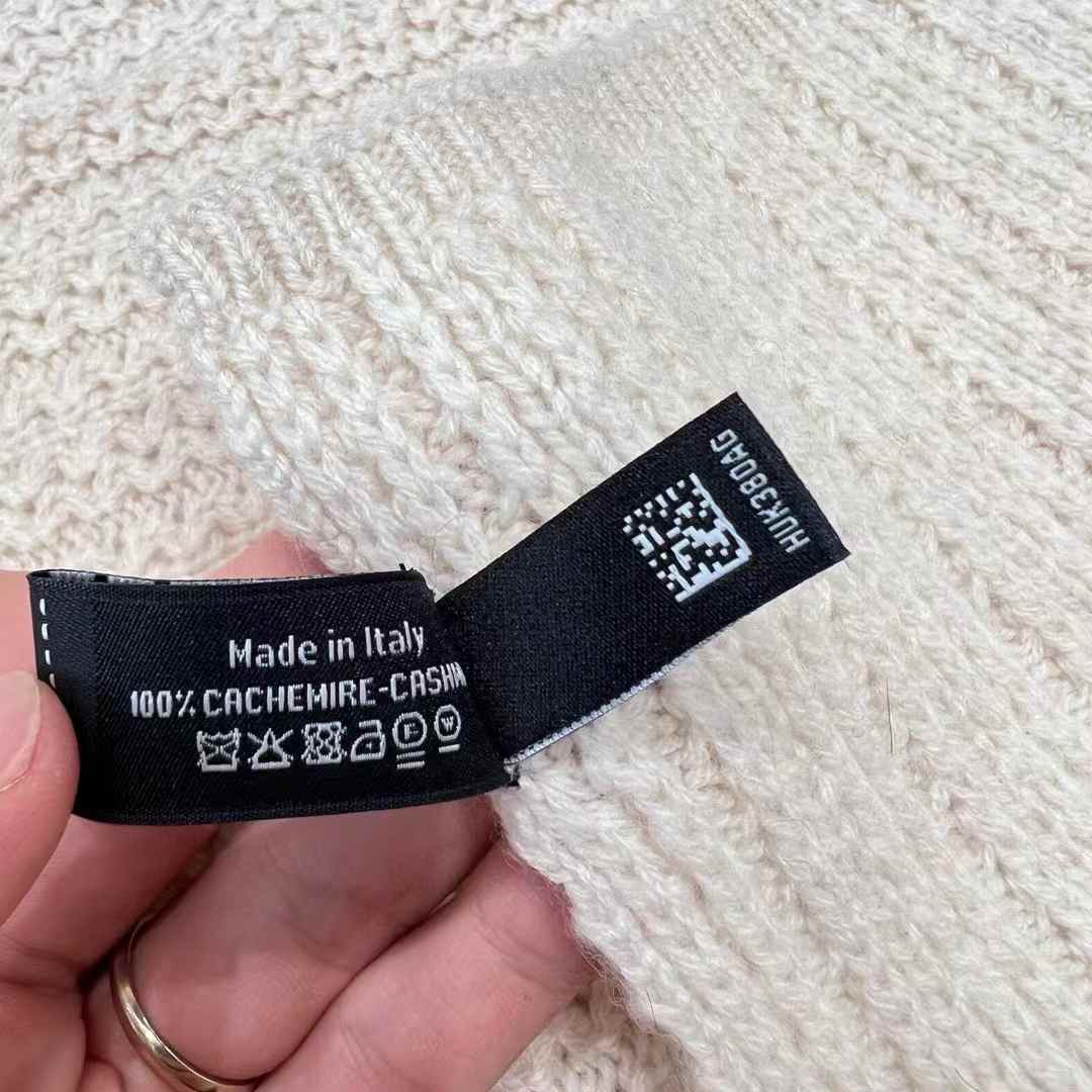 Chanel Ripple scarf & cold hat view 6