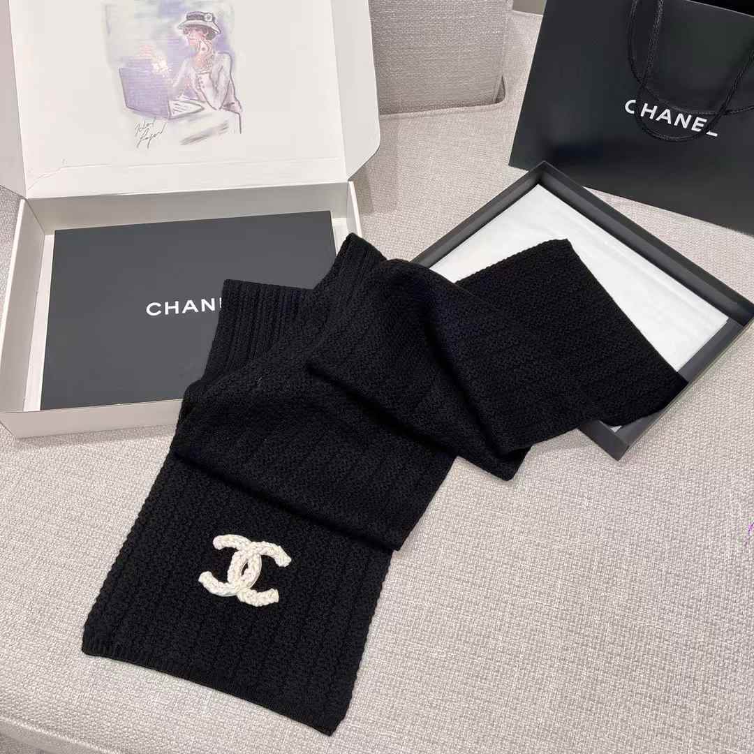 Chanel 24 Ripple scarf & cold hat view 3