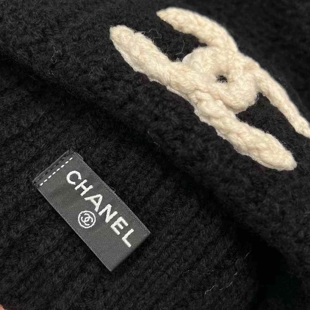 Chanel 24 Ripple scarf & cold hat view 6