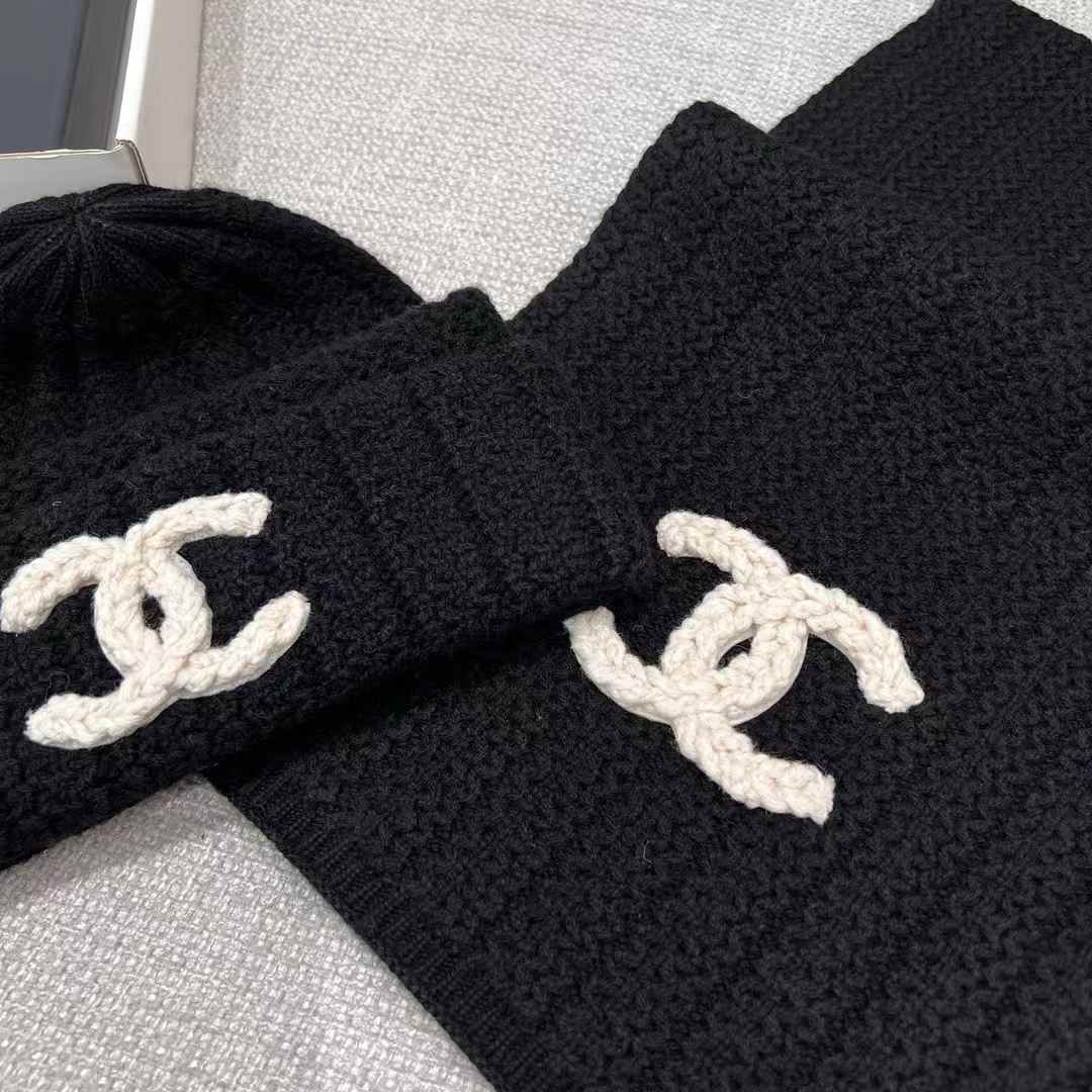 Chanel 24 Ripple scarf & cold hat view 8