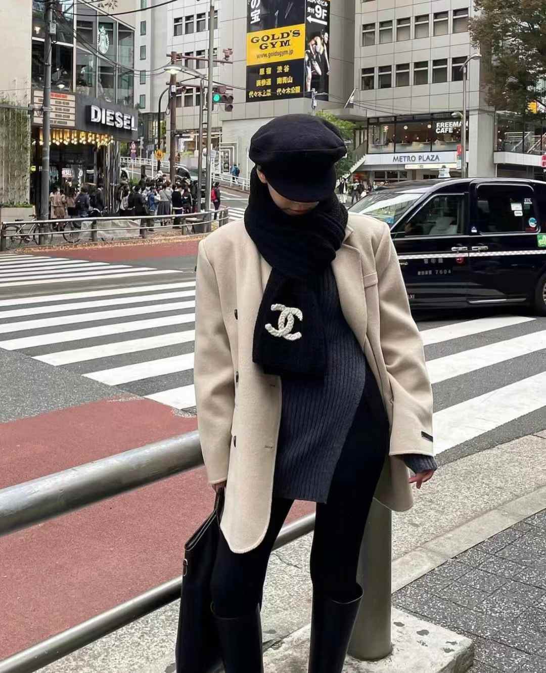 Chanel 24 Ripple scarf & cold hat view 9