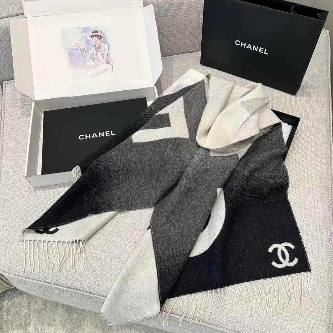Chanel Gradient scarf view 3