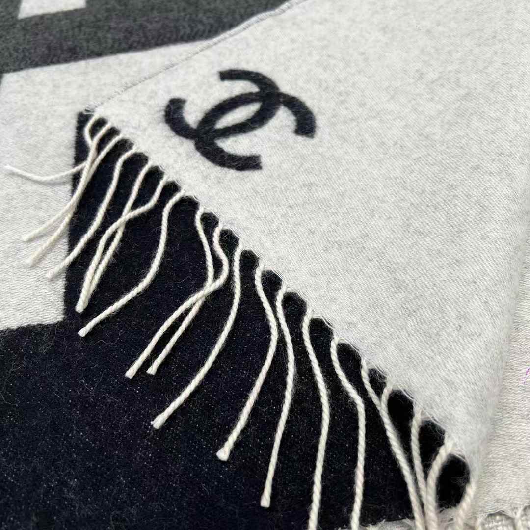Chanel Gradient scarf view 7