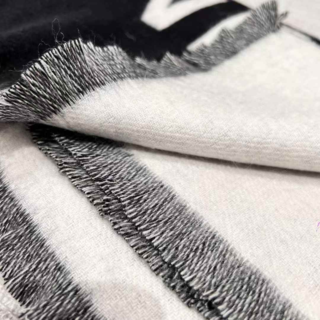Chanel LOGO Scarf view 7
