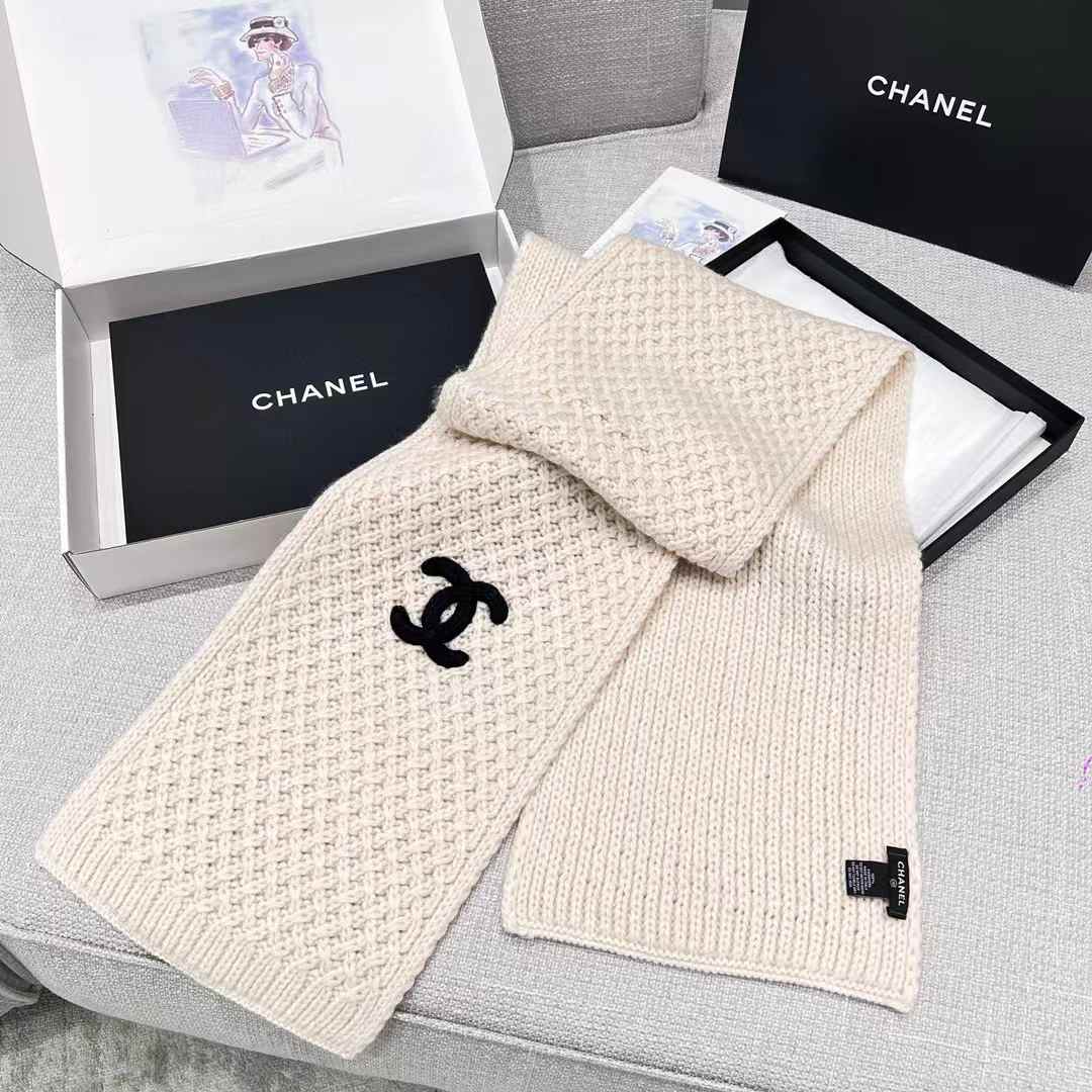Chanel LOGO Scarf view 3