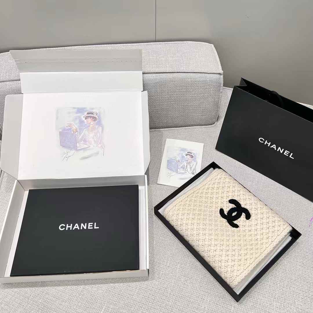 Chanel LOGO Scarf view 9