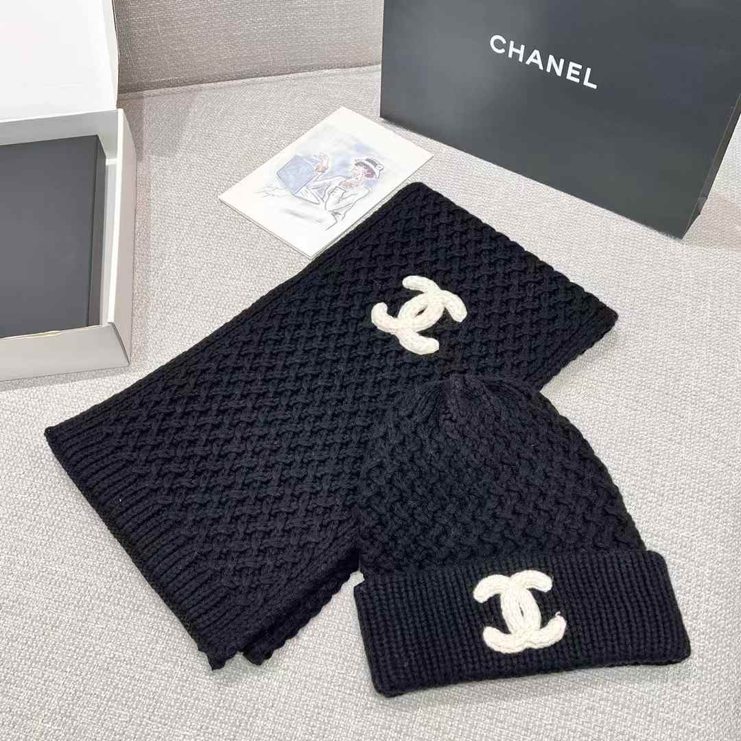 Chanel LOGO Scarf view 2