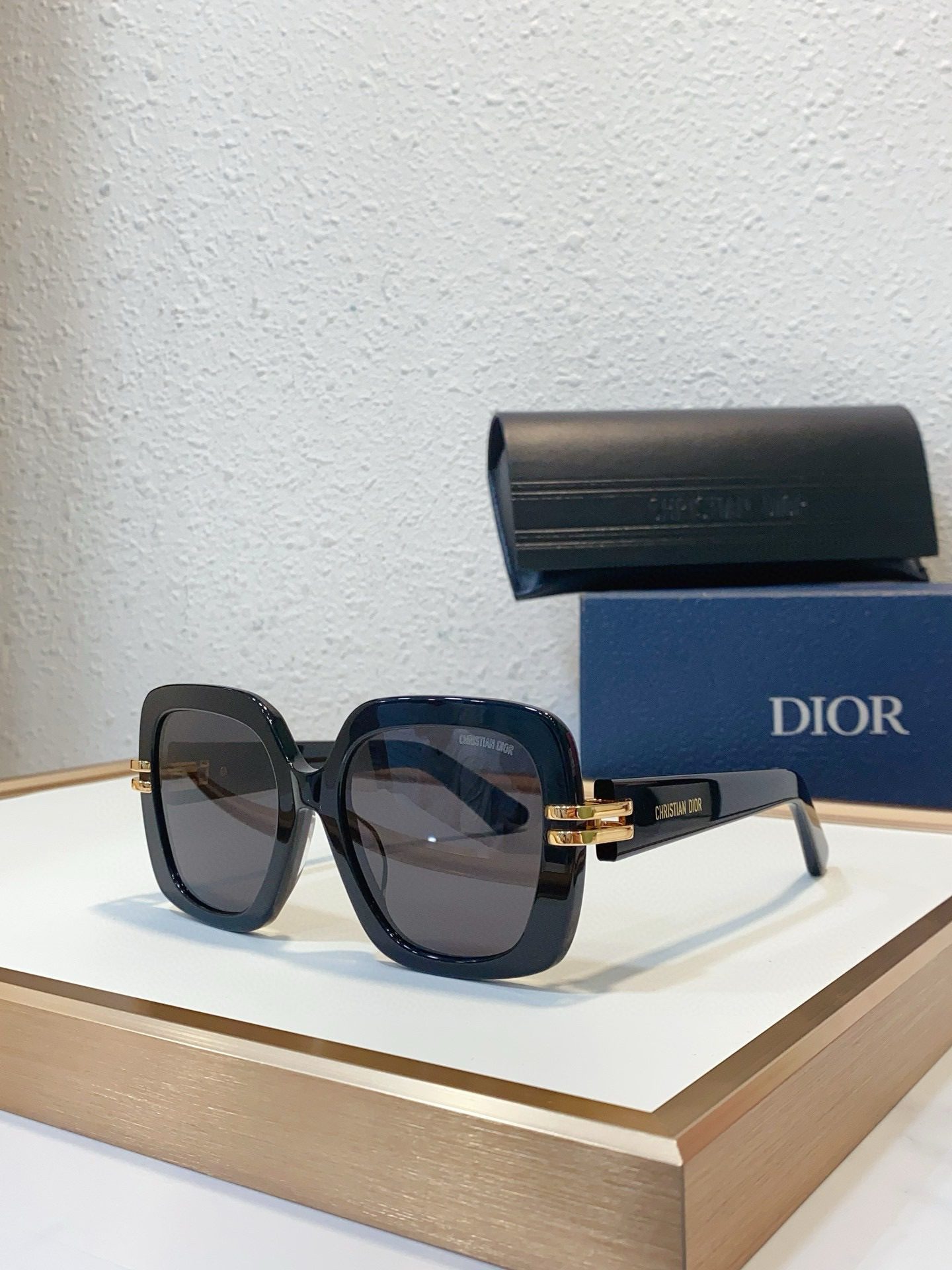 Dior Runway sunglasses view 3