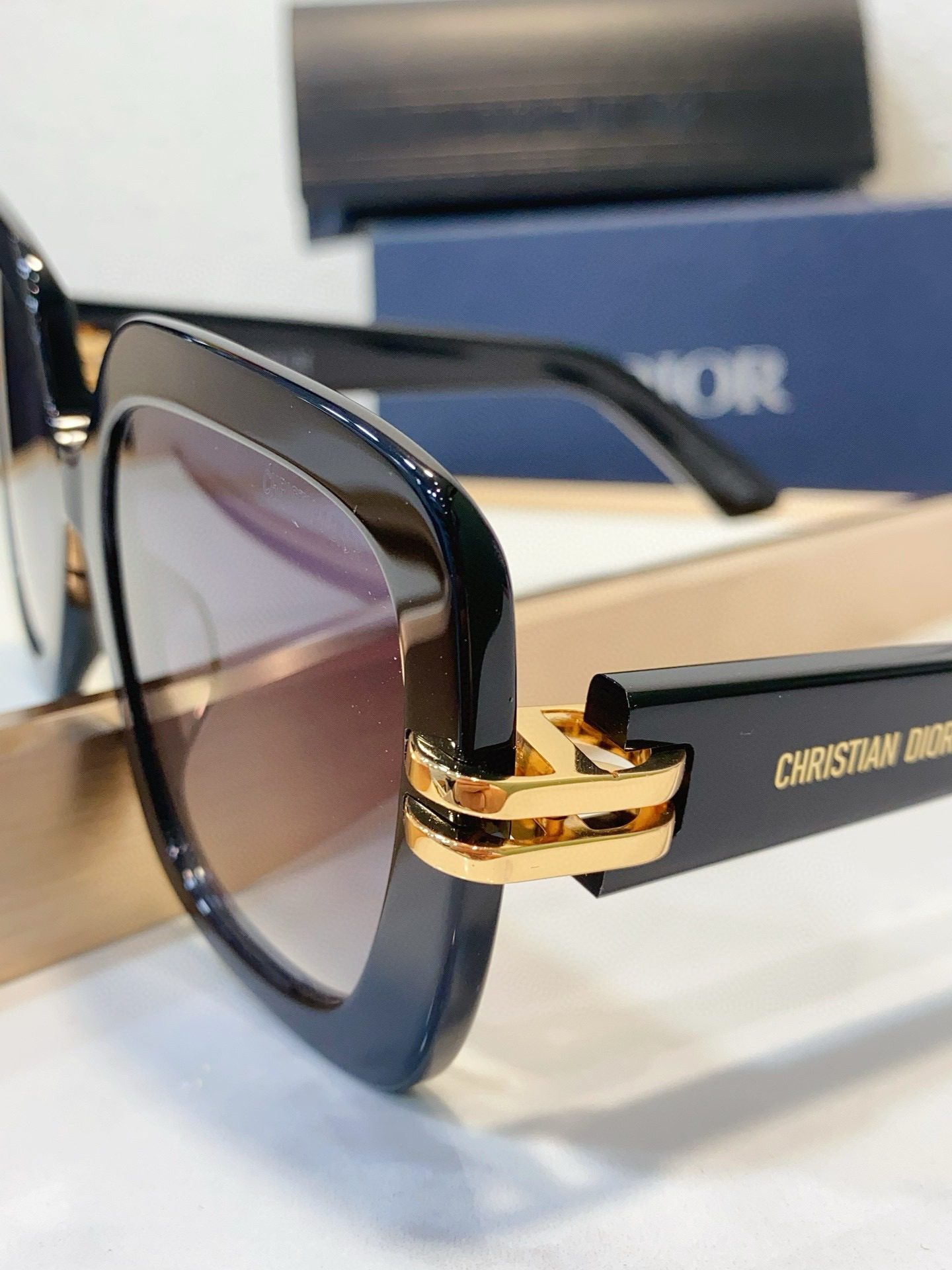 Dior Runway sunglasses view 8
