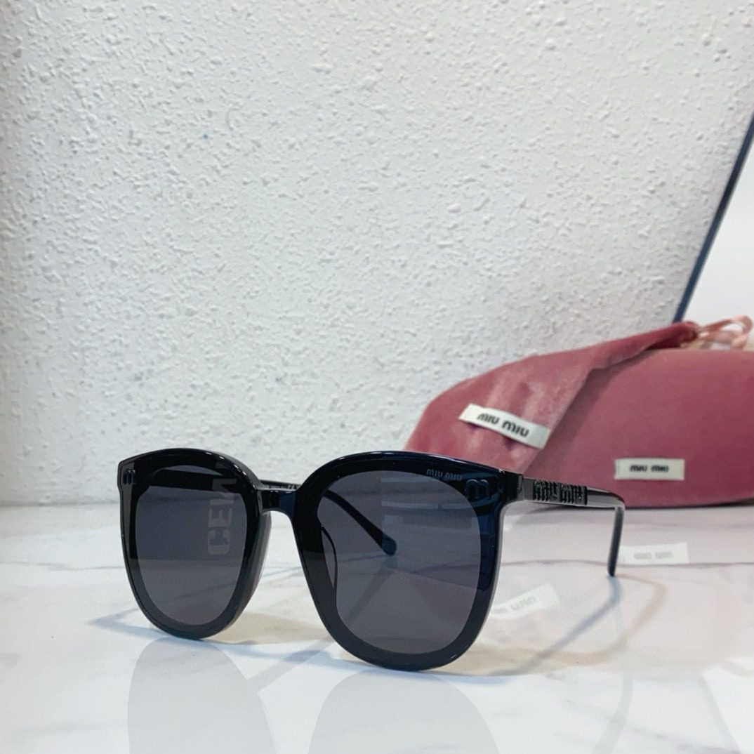Miu Miu Runway sunglasses view 4